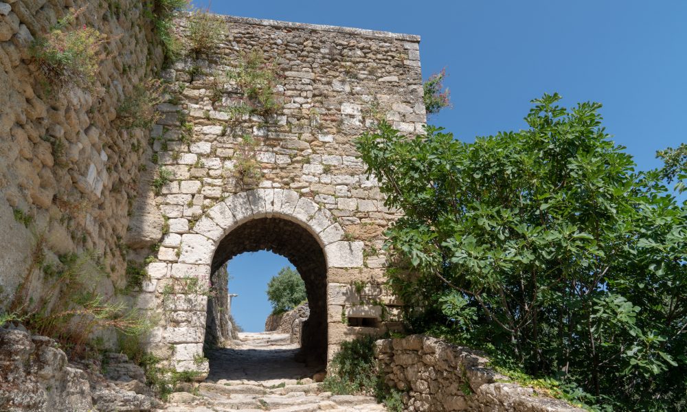 Terre Aquila Menerbes Porte Saint-Sauveur