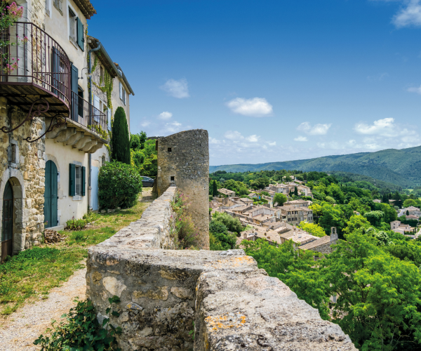 Terre Aquila Ménerbes - Le village