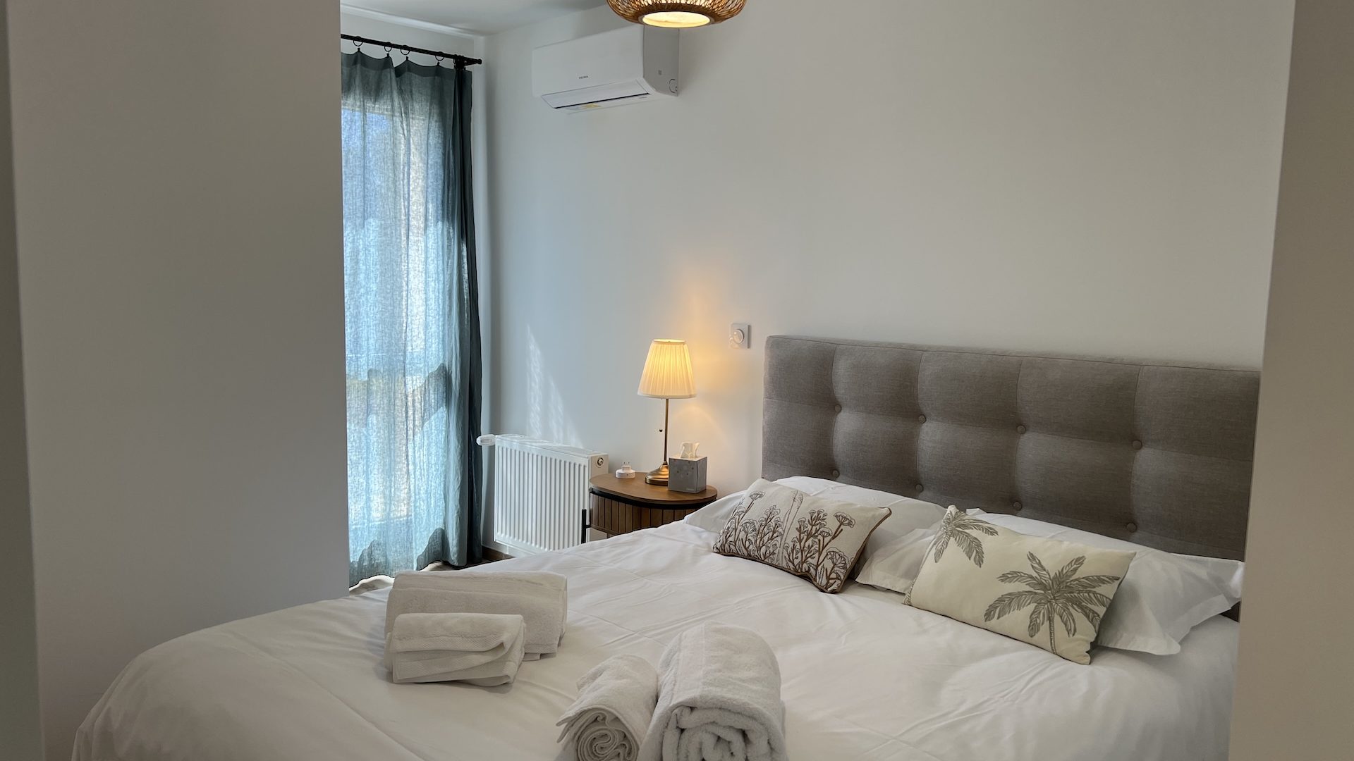 villa-laura-T4-a-louer-menerbes-luberon-chambre2