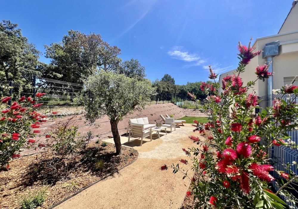 villa-laura-T4-a-louer-menerbes-luberon-jardin