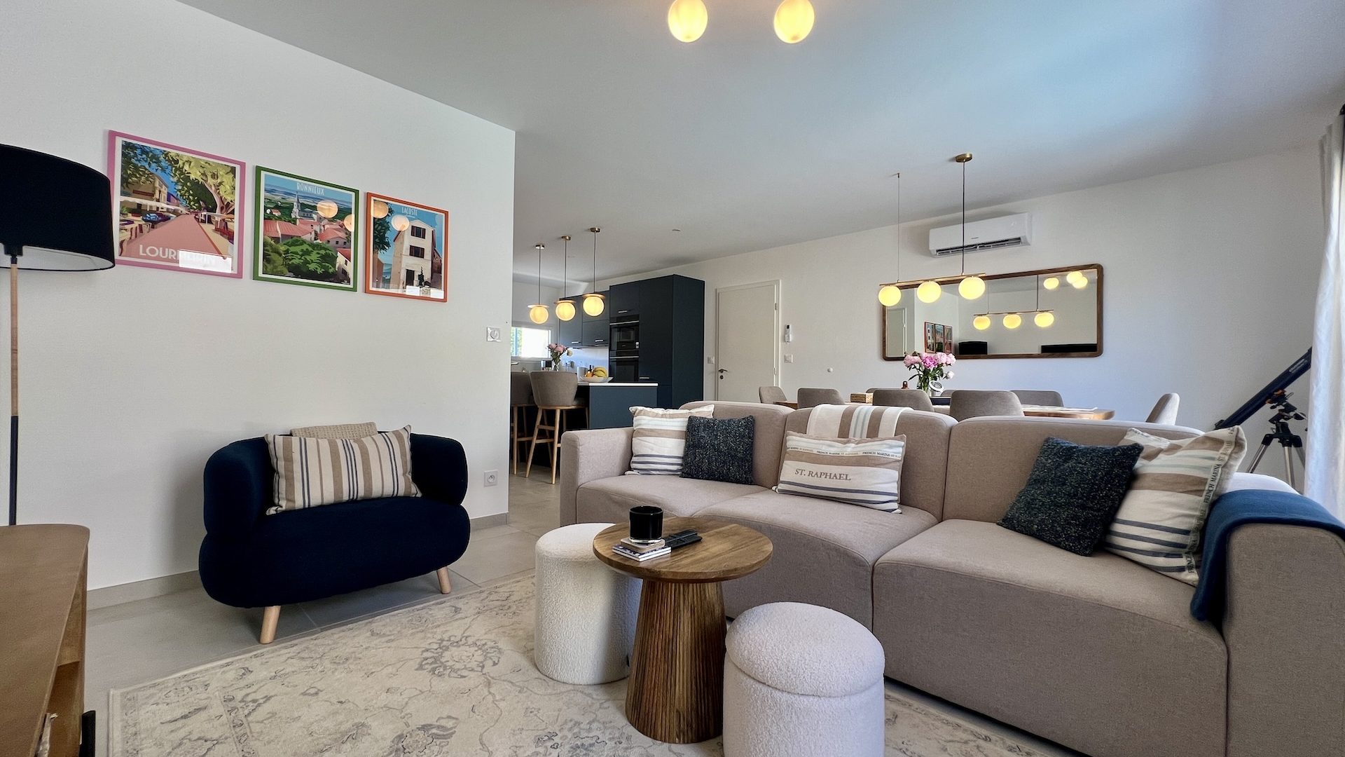 villa-laura-T4-a-louer-menerbes-luberon-salon