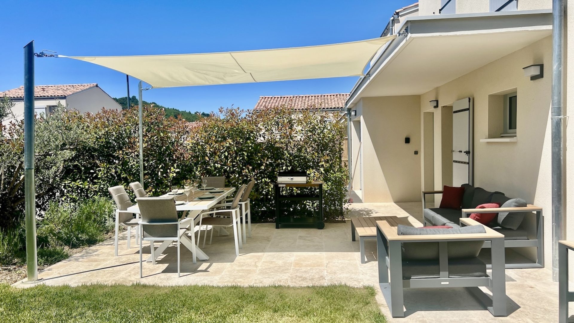 villa-luna-T4-a-louer-menerbes-luberon-terrasse