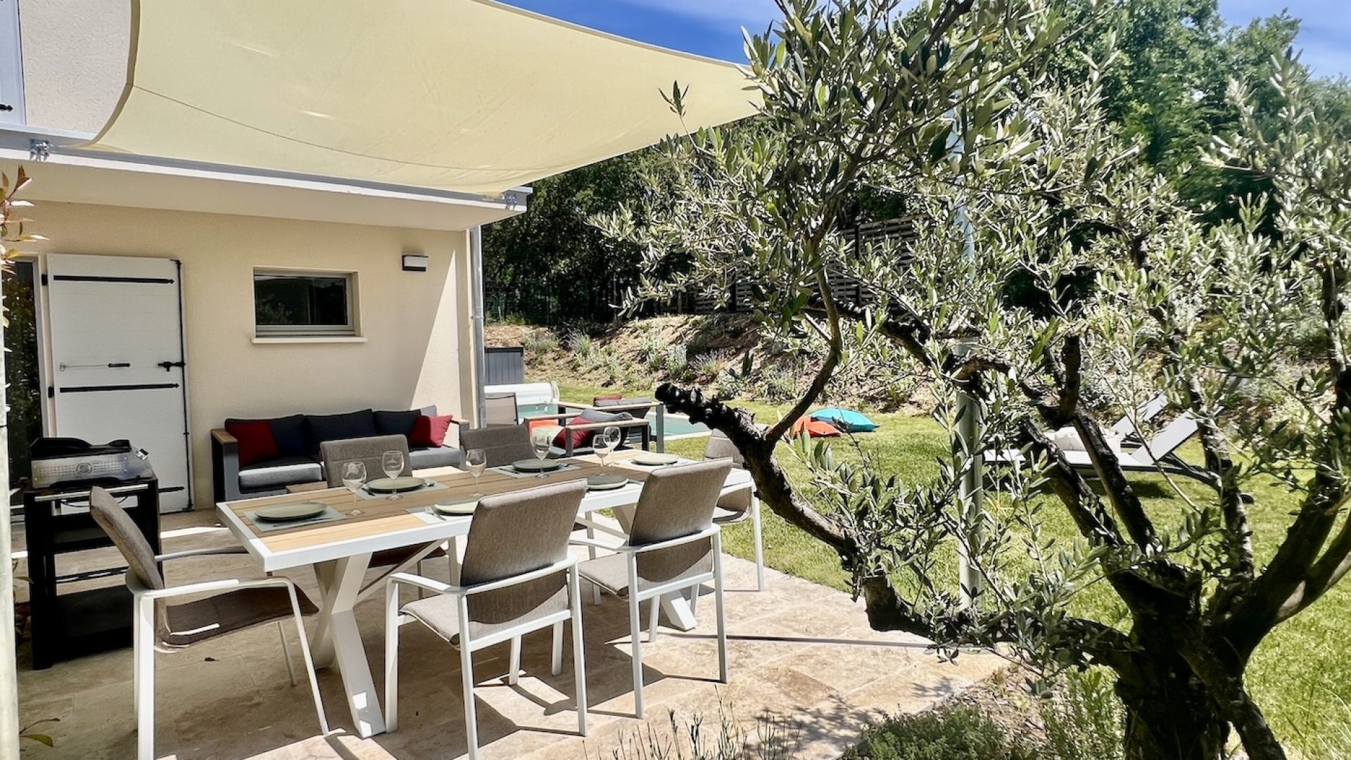 villa-luna-T4-a-louer-menerbes-luberon-terrasse2